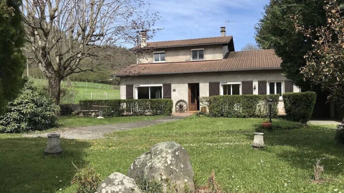 Esbareich Villa | Barousse Valley in Esbareich 65370 Hautes-Pyrénées. Minimum of 7 nights