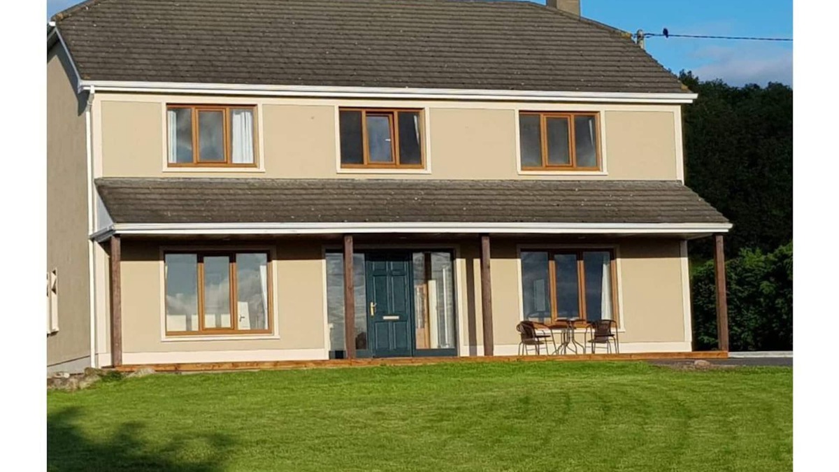 Puckaun House | BARR AN CHNOIC HOLIDAY