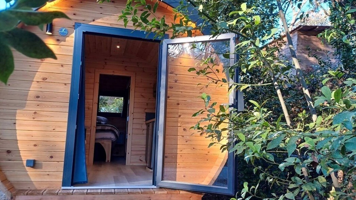 Murviel-les-Beziers Ski Chalet | Barrel Insolite