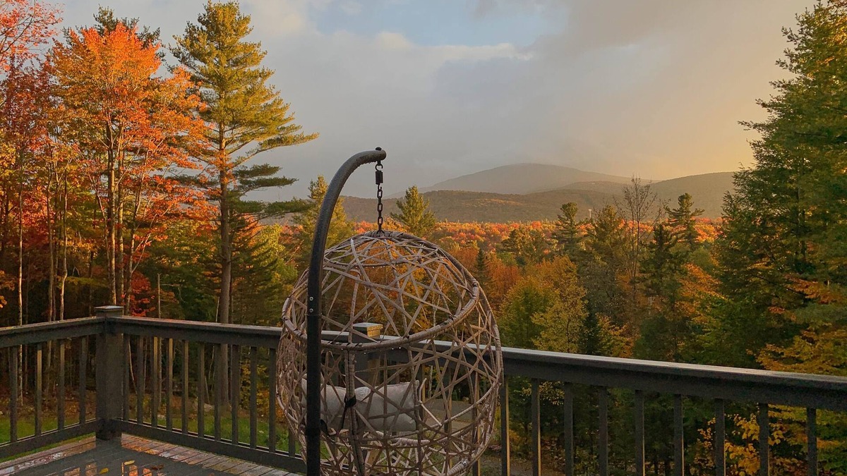 Winhall Ski Chalet | Barrel Sauna + Hot Tub & Mtn Views