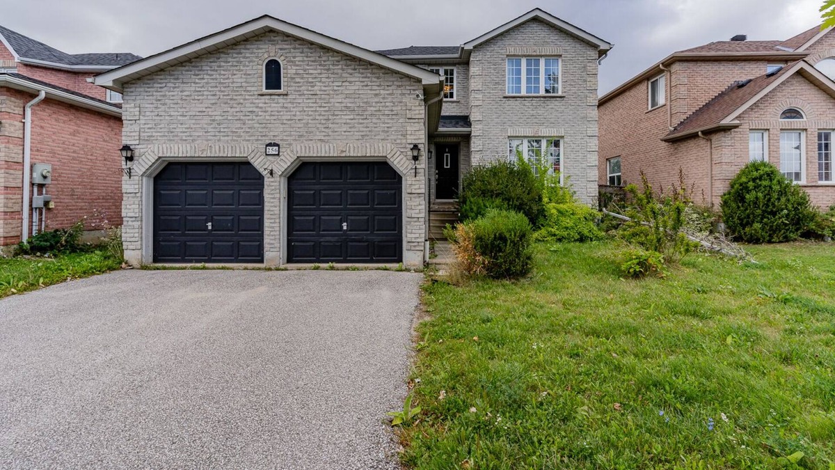 Barrie Cottage | Barrie Downtown Cottage BBQ Patio Garden Sleeps10