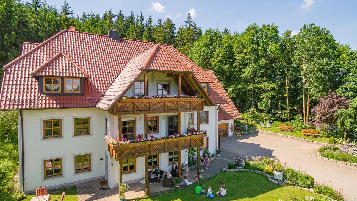 Altenkunstadt Apartment | Barrier-free vacation apartment (70sqm) with garden area
