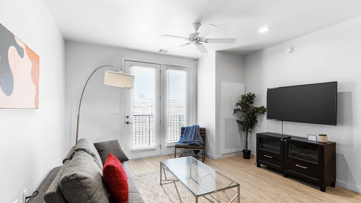 Midland Apartment | Barsala - Cozy 1BD w/ modern kitchen, pool, gym, and parking