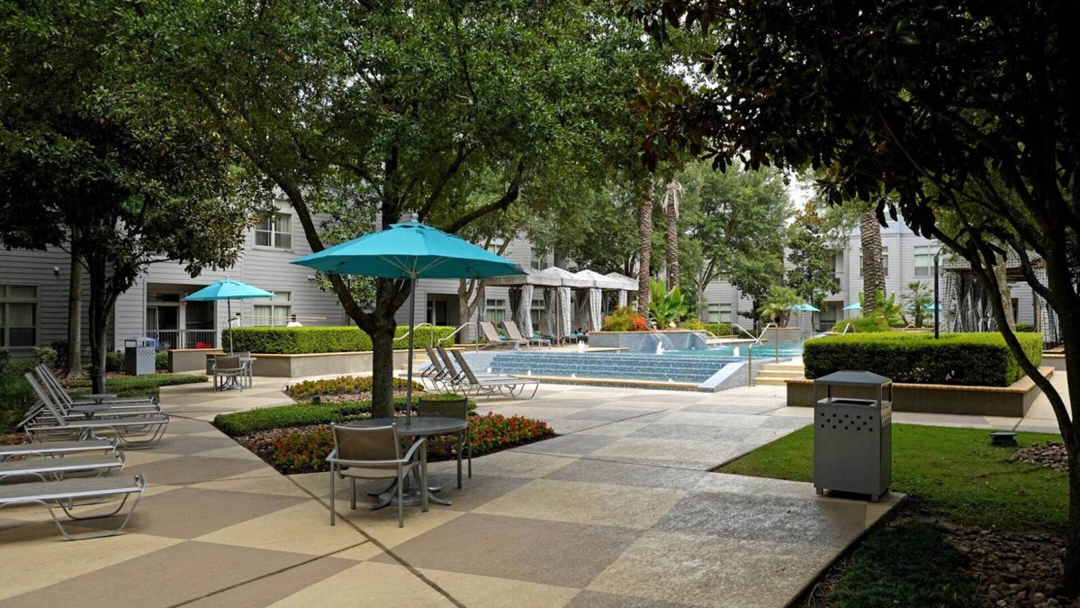 Nassau Bay Apartment | Barsala l Professionally cleaned 2BD apartment with fast Wi-Fi access