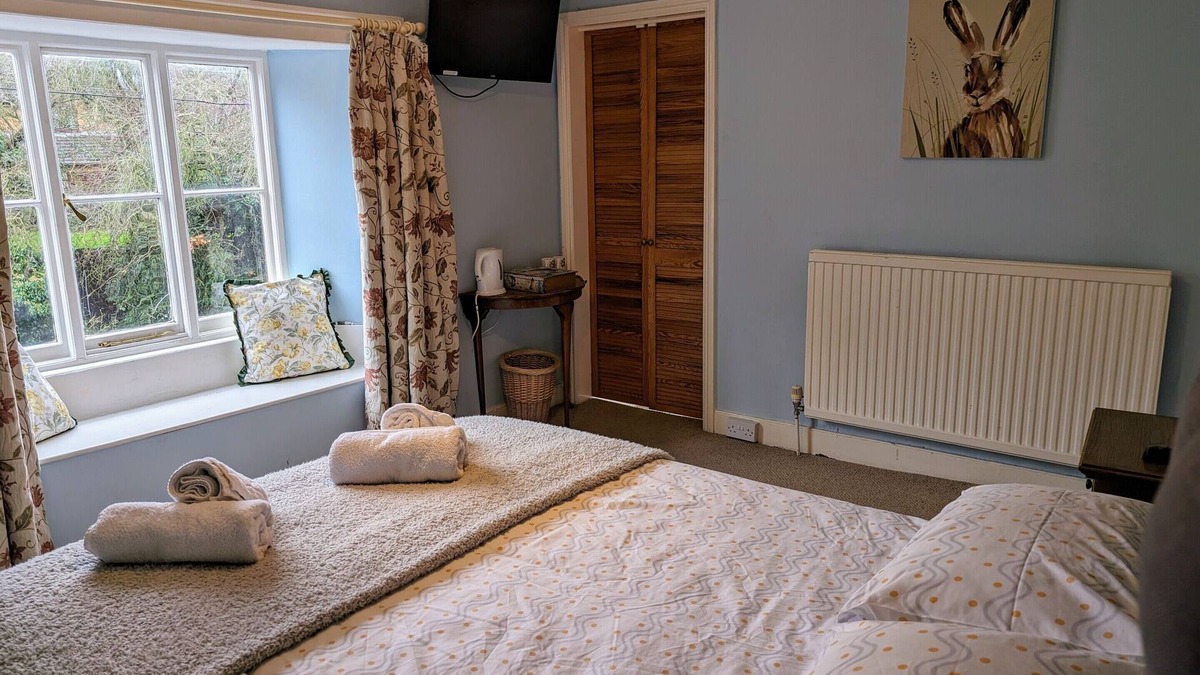 Blakesley Bed & Breakfast | Bartholomew Arms