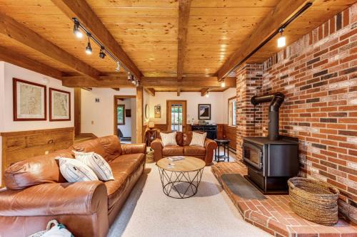 Bartlett House | Bartlett Vacation Rental with Wraparound Deck!