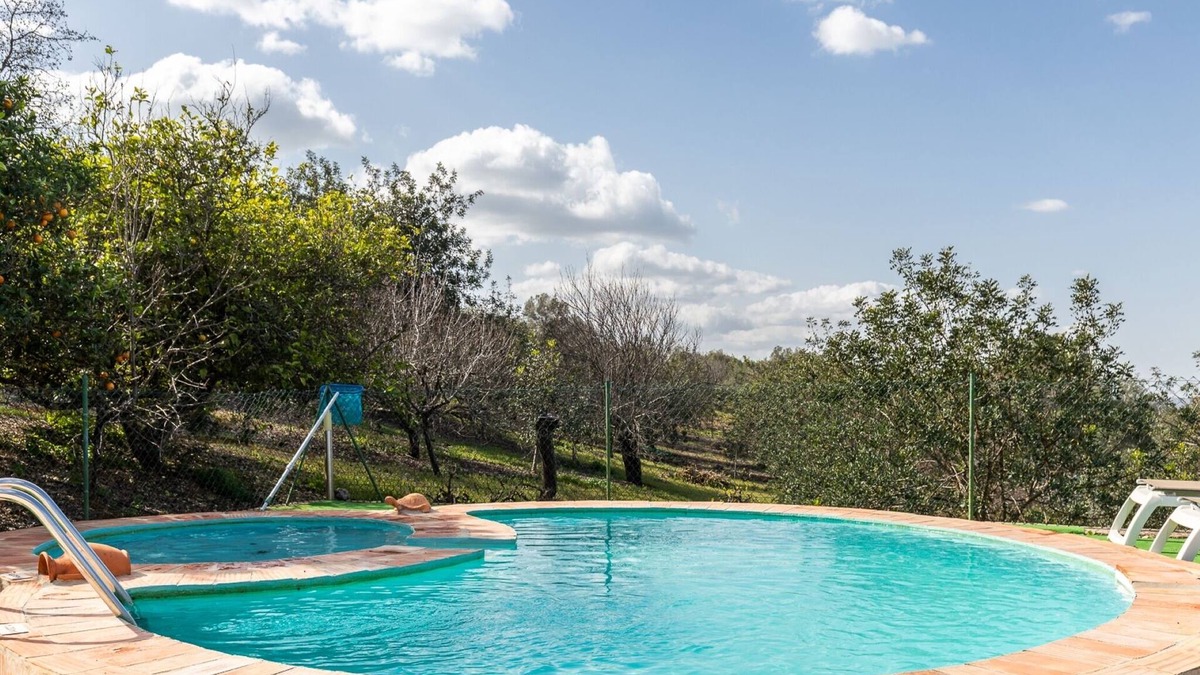 Espargal Villa | Bartsia Blue Villa, Parking, Balcony, Garden, Wifi,!New!