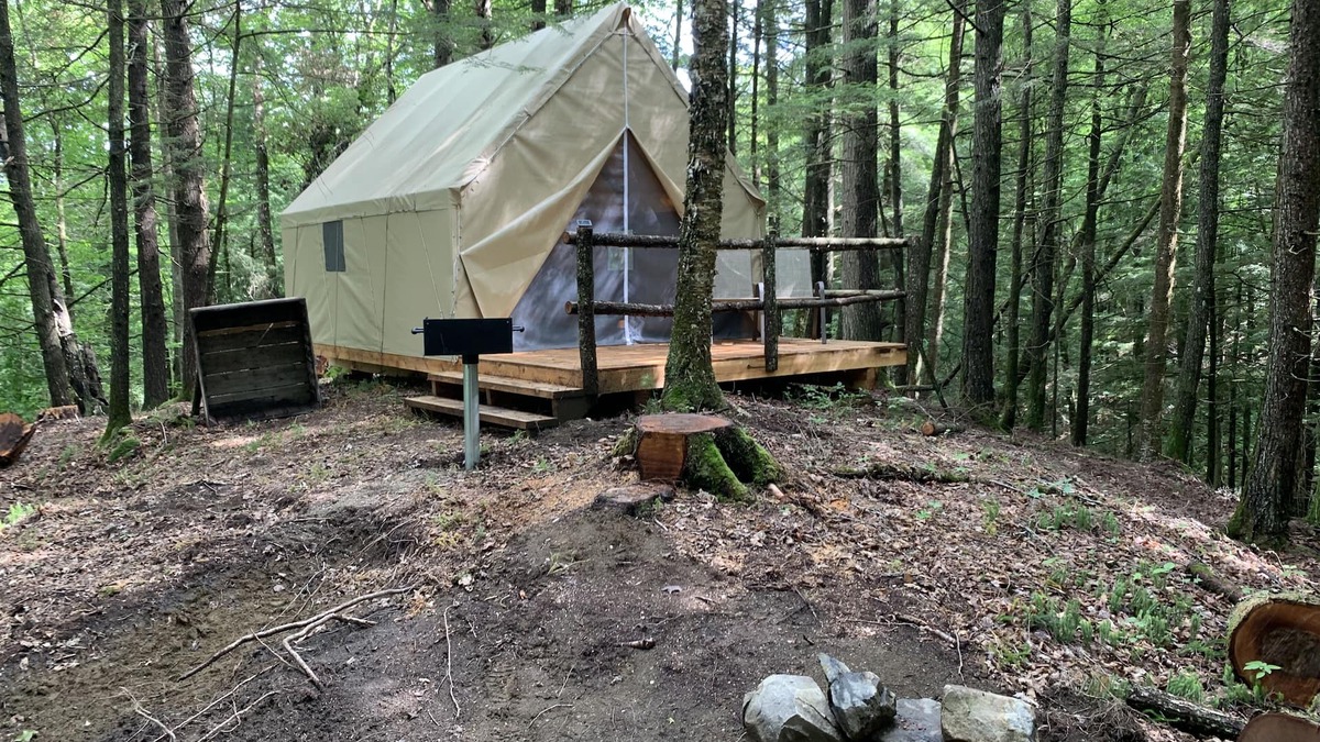 St. Johnsbury RV Rental | Base Camp Glamping @ Brook Ridge