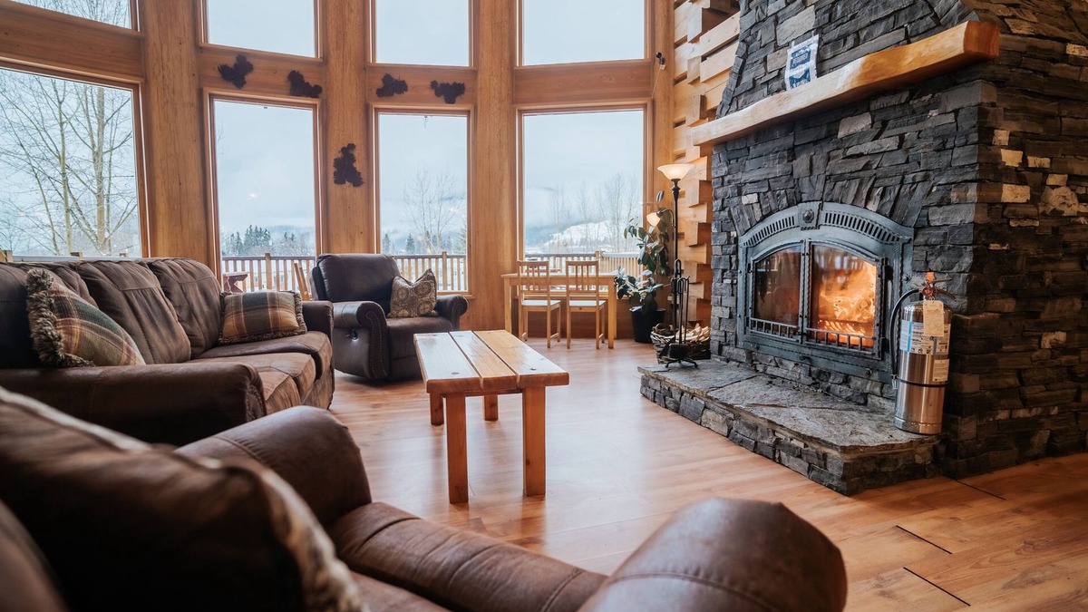 Golden Cabin | Basecamp Lodge Golden | Queen Suite Room