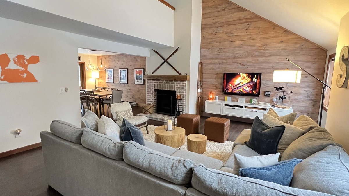 West Dover Condo | Basecamp Mount Snow + Modern & Perfect for 2 families + 5 min. to ski mountain!