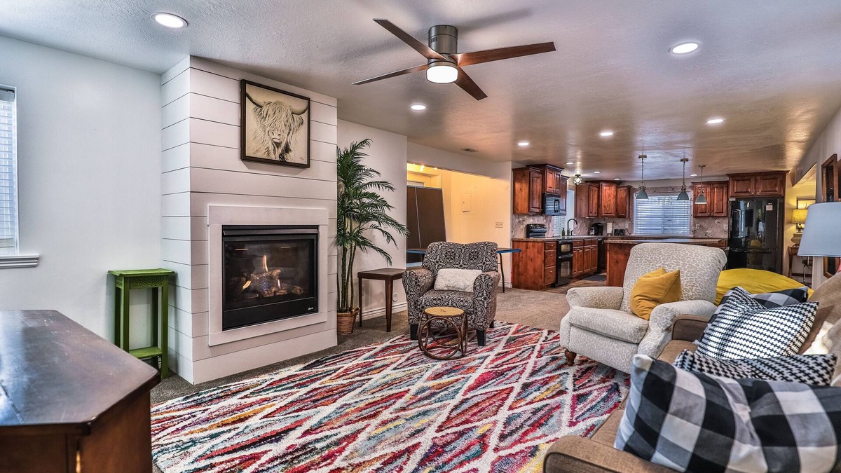 Farr West House | Basement apartment by Willard Bay