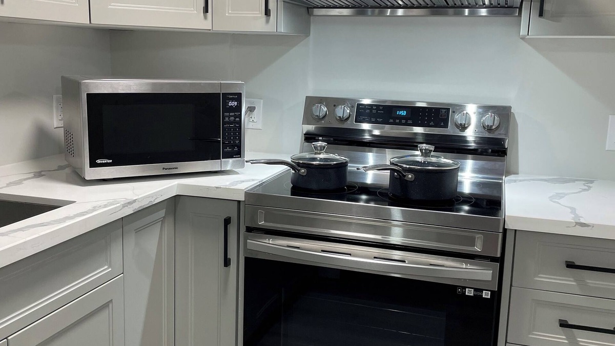 Brampton House | BASEMENT APARTMENT