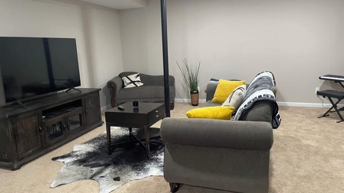 Snellville Apartment | BASEMENT APARTMENT IN UPSCALE NEIGHBORHOOD. Perfect for traveling professional.