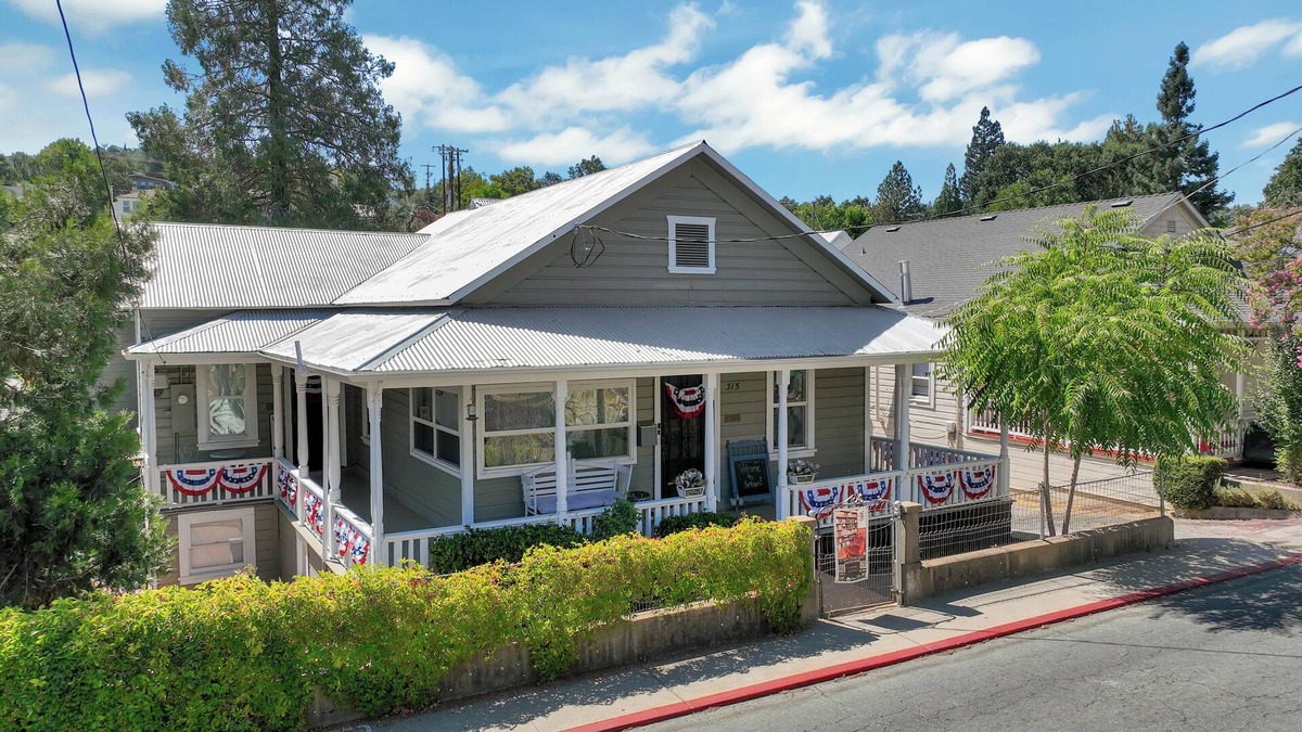 Jackson Apartment | Basement Apartment on Historic Main Street Jackson AMAZING PATIO!