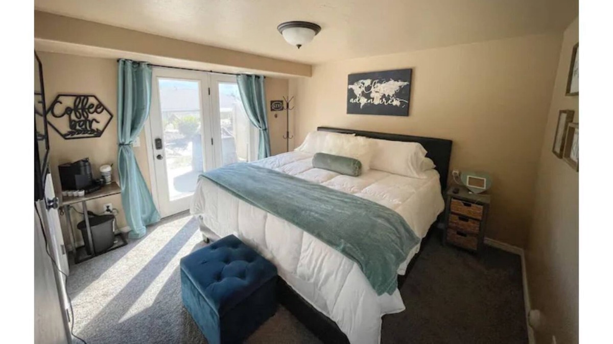 Riverdale House | Basement Cozy 1B w Family Room - Private entrance