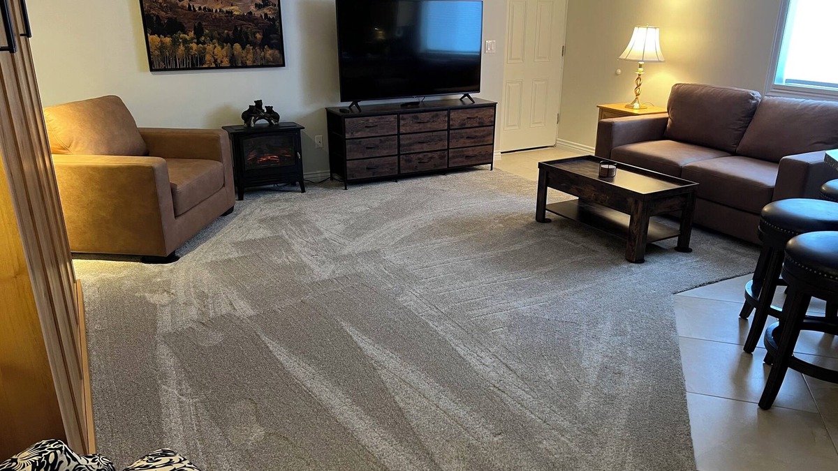 Pleasant View Apartment | Basement Family Studio for 5 with Hot Tub