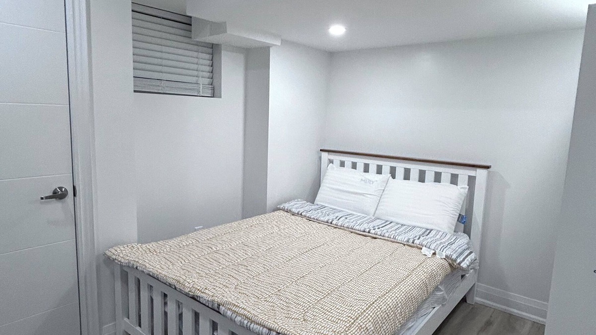 Thorold House | Basement Room 2 with a stylish washroom @Welland, ON