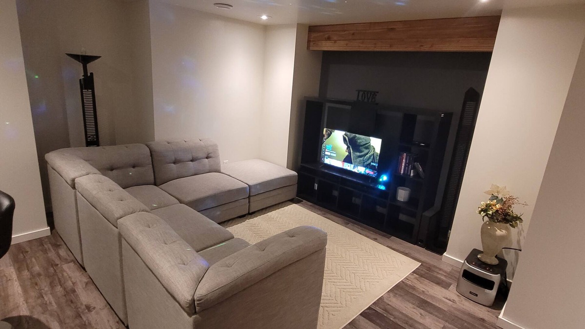 Stony Plain House | Basement suite with 1bed, 1bath and a sitting area with Kichenete by Westview HC