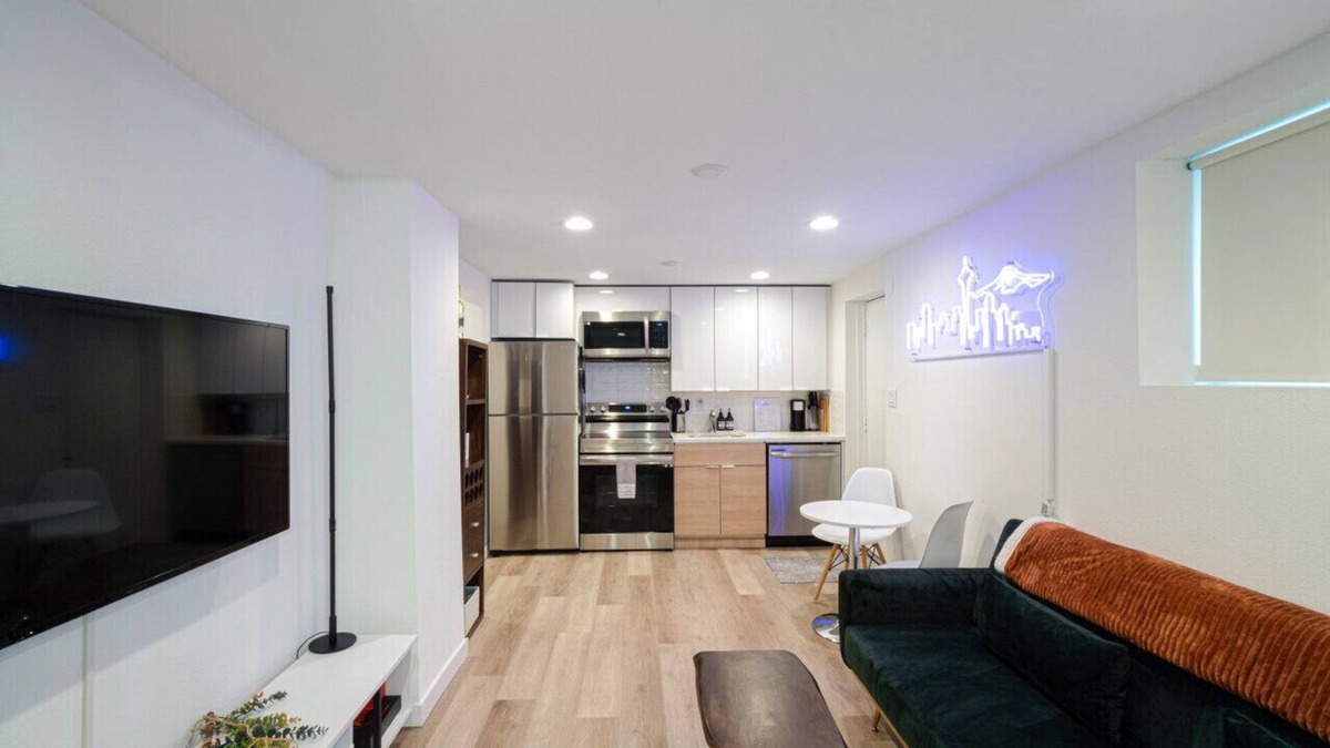 Mann Apartment | Basement Unit · The NEON Spot - Work station, KING bed