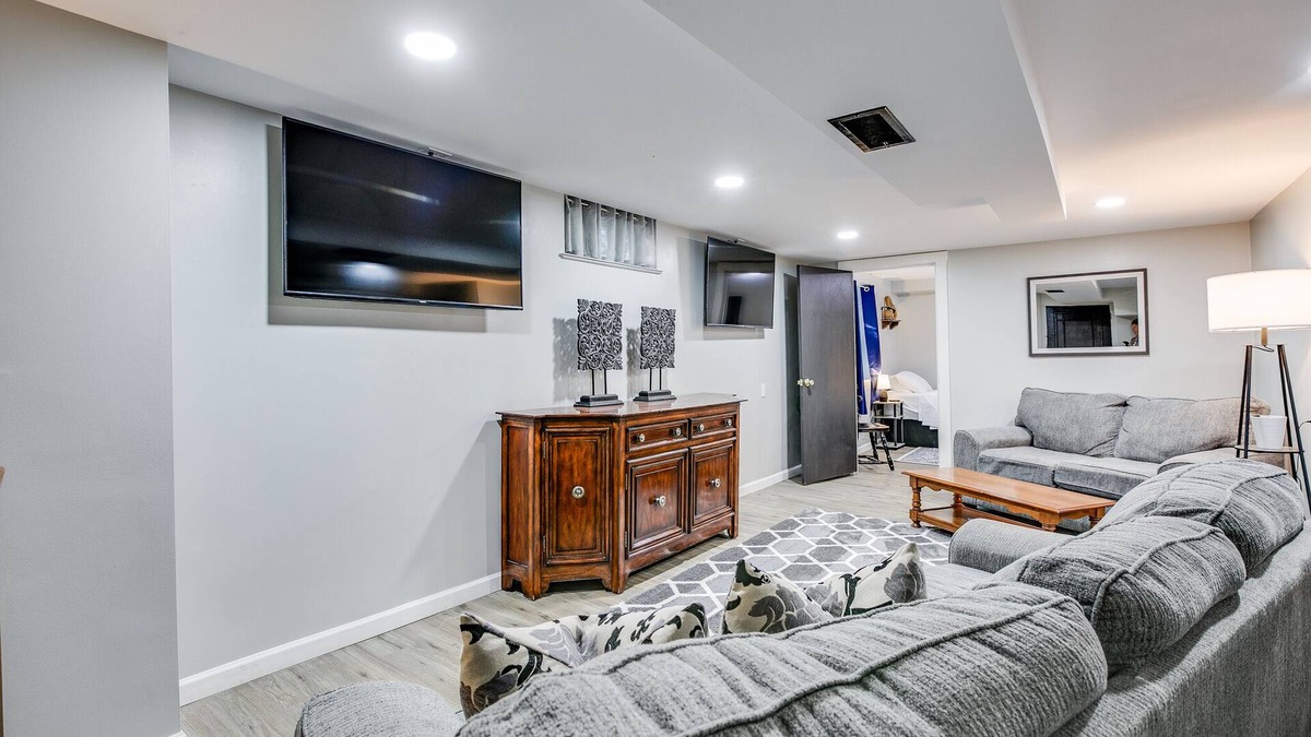 Northeast South Bend House | Basement Unit—Walk to ND