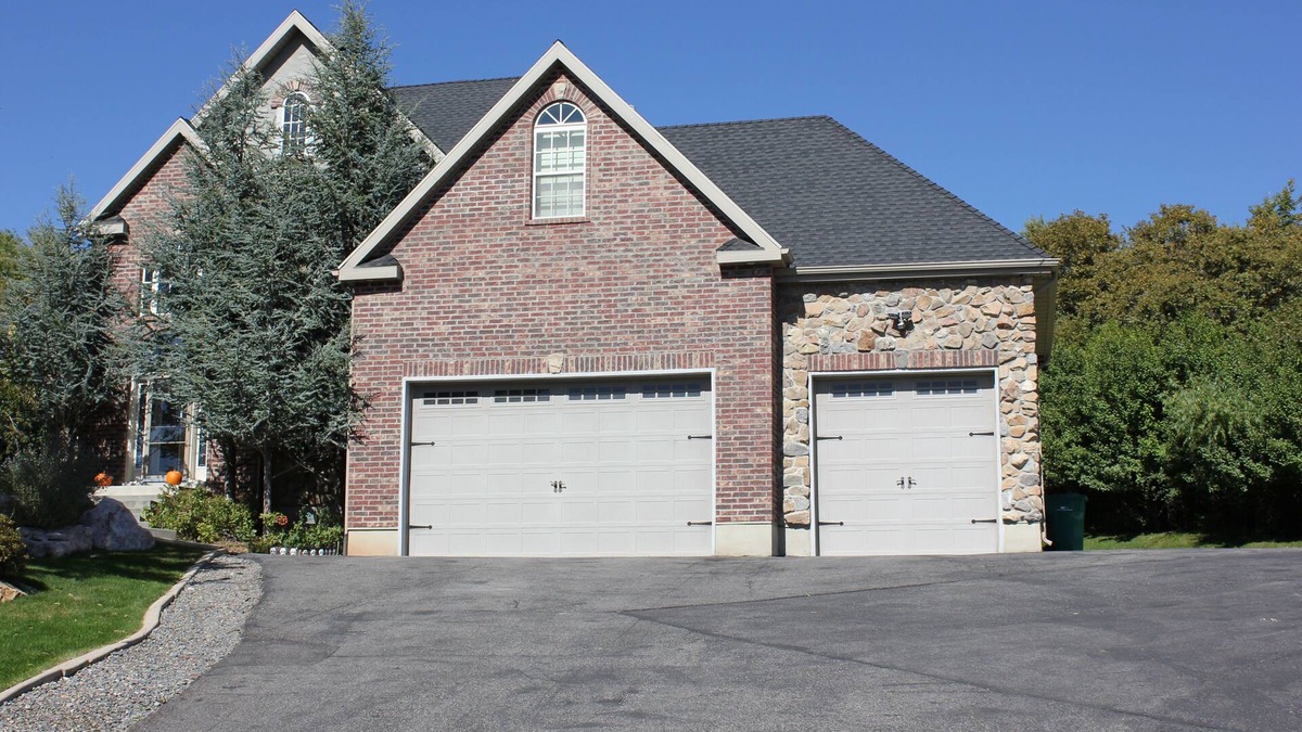 Woodland Estates House | Basement Vacation Rental Near Skiing, Hiking, Weber State. 1.5 Acres Secluded!
