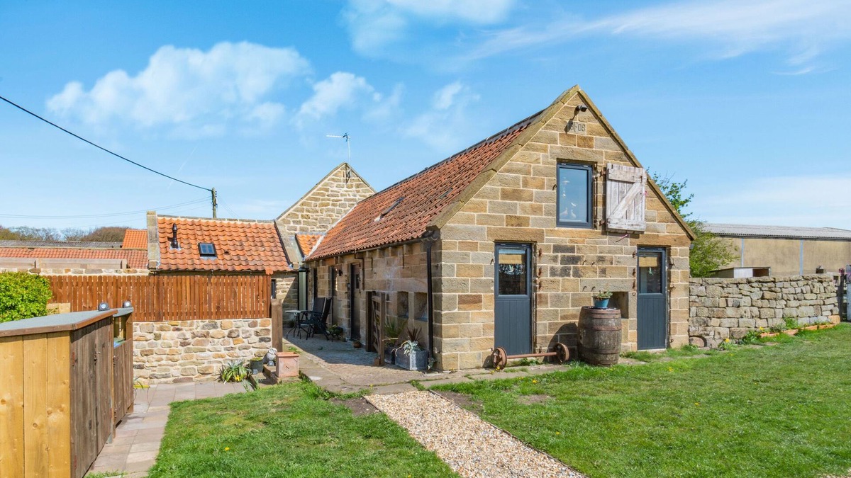 Egton Cottage | BASIL'S BARN, character holiday cottage, with open fire in Grosmont
