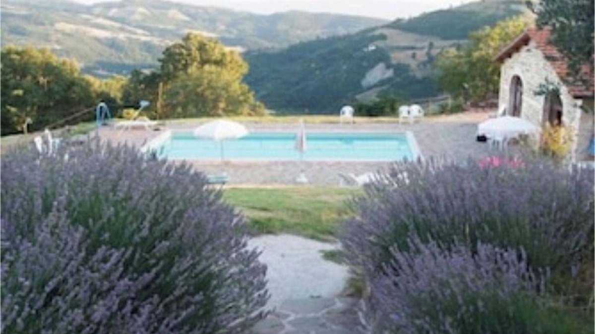 Valfabbrica Apartment | Basilico, Agriturismo Ca'Mazzetto, Organic farmhouse in Franciscan peace trail