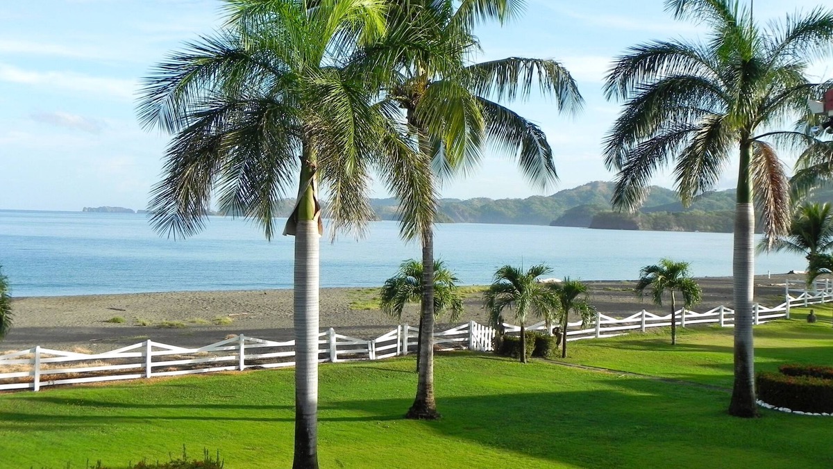 Potrero Condo | Bask in beachfront bliss with amazing views at House of Summer Sand