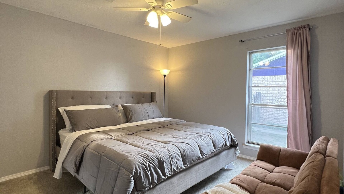 Laverne House | Basket Bungalow near walking trail family & pet friendly.