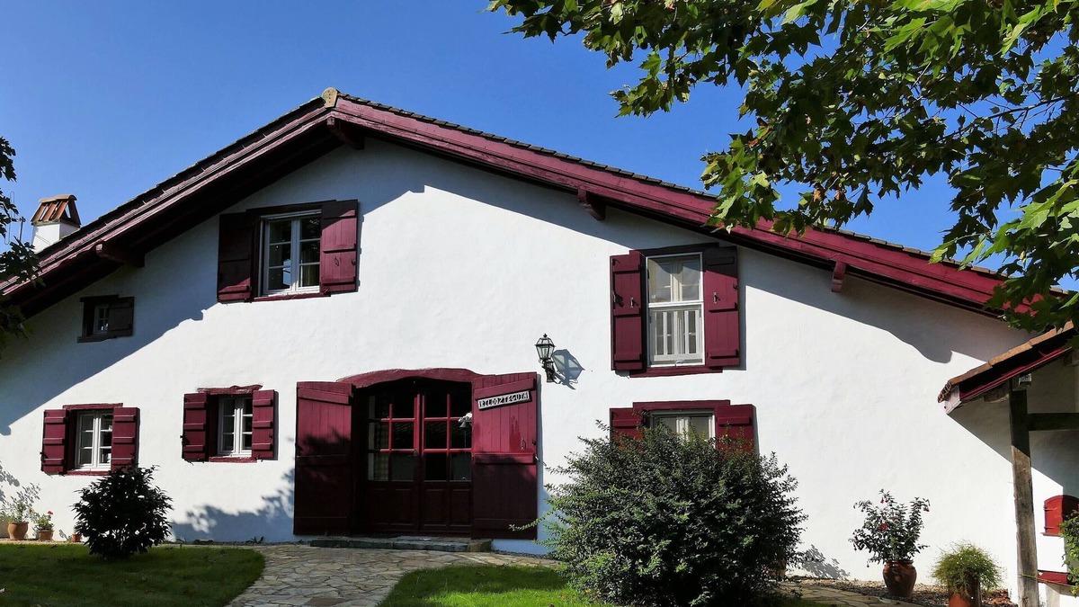 Louhossoa Apartment | BaskoParadis I Eco-Gite I Basque farmhouse I Calm I Terrace I View I Donkeys