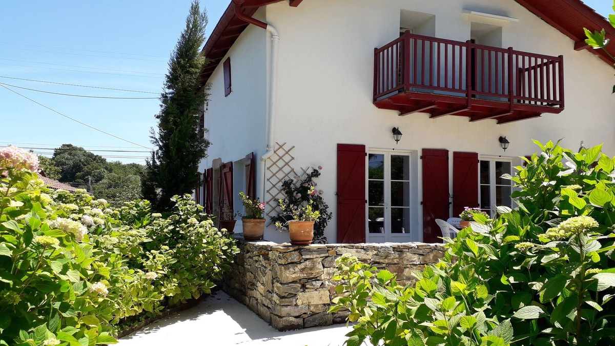 Saint-Pee-sur-Nivelle House | Basque coast near St Jean de luz charming house, sea, mountains, traditions