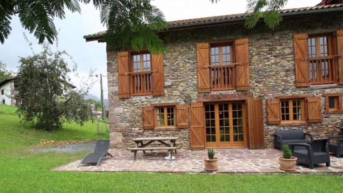 Saint-Etienne-de-Baigorry Cottage | Basque country