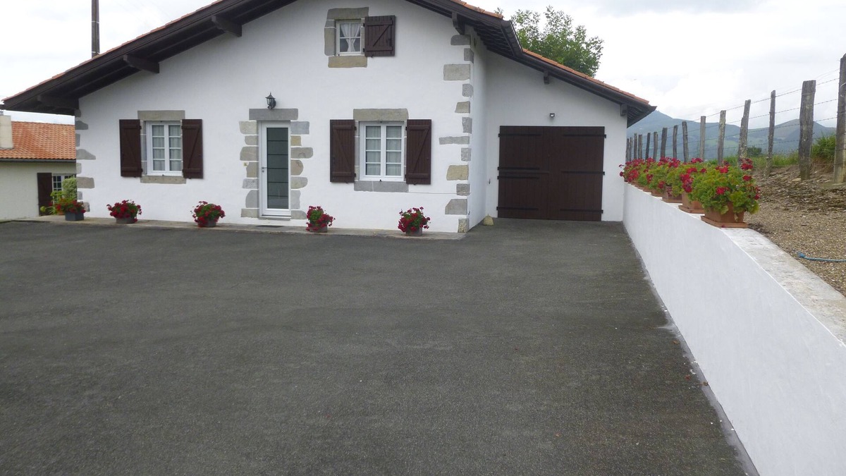 Irissarry House | Basque house located between sea and mountains.