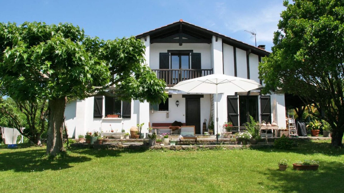Ahetze Cottage | Basque house with picturesque views of the Pyrenees