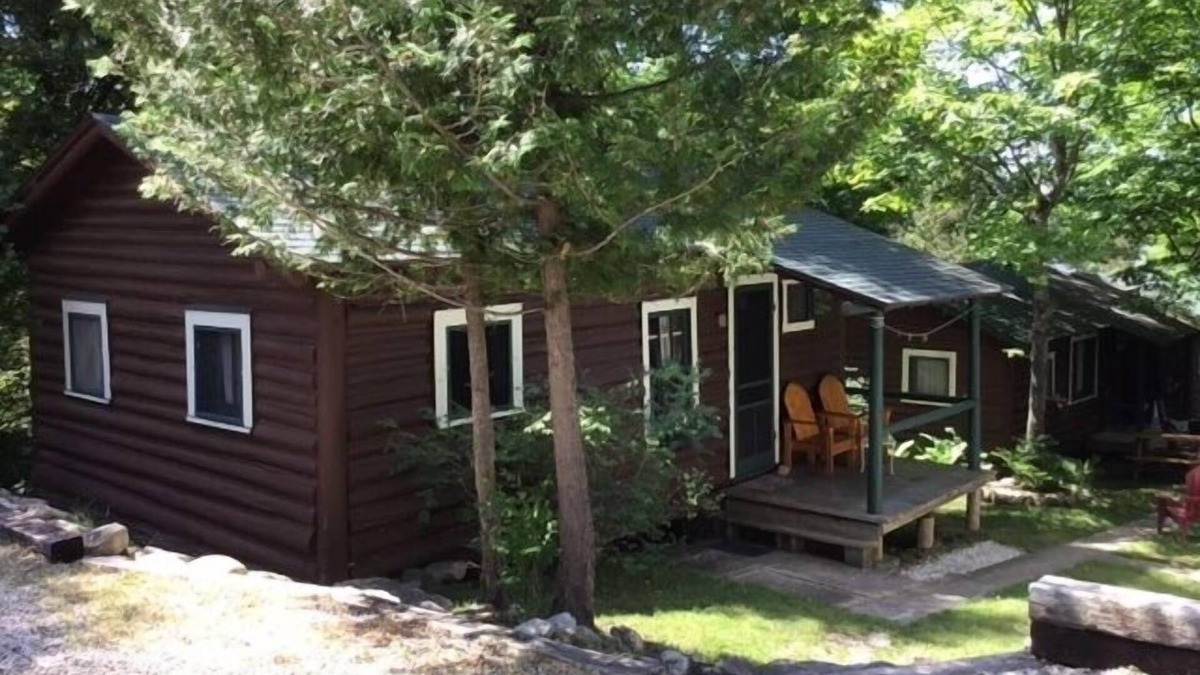 Cedarville Cabin | Bass Cove Cabin - LesCheneaux Landing