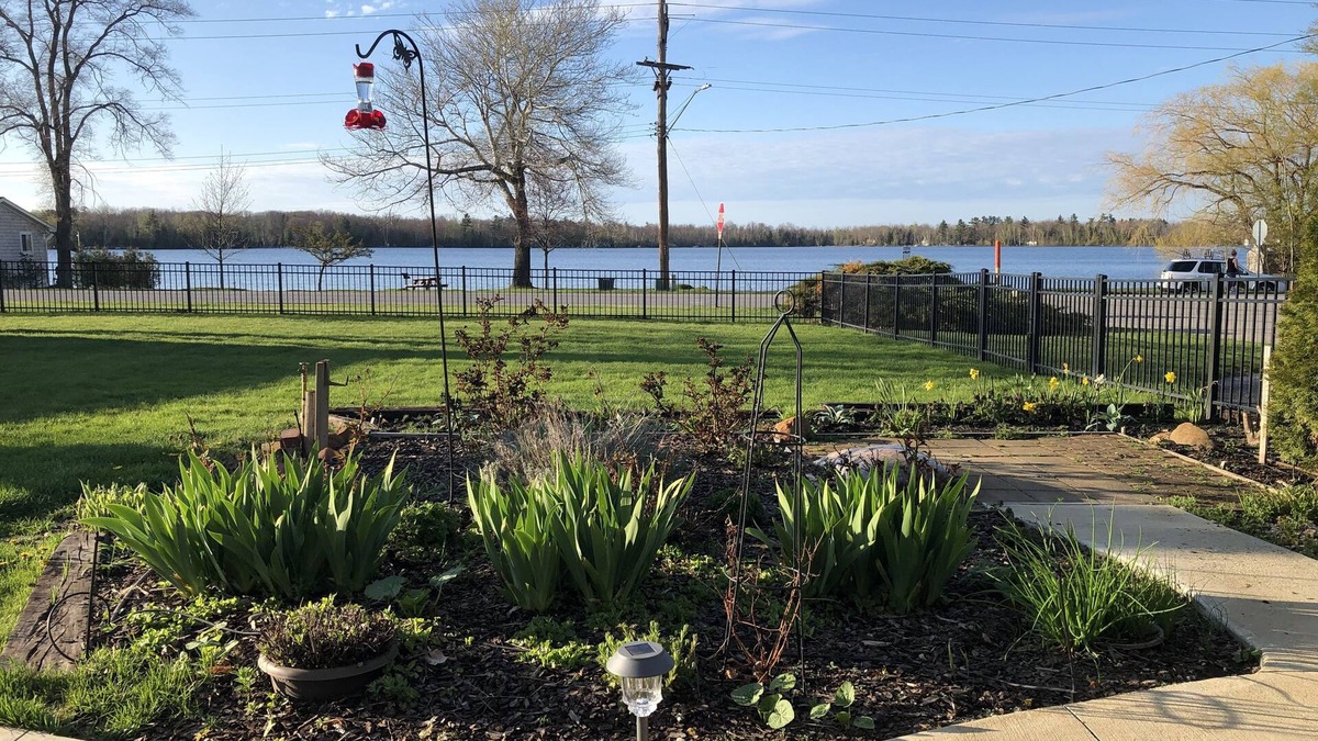 Elk Rapids House | Bass Lake Views & Access. Walk Downtown Elk Rapids.