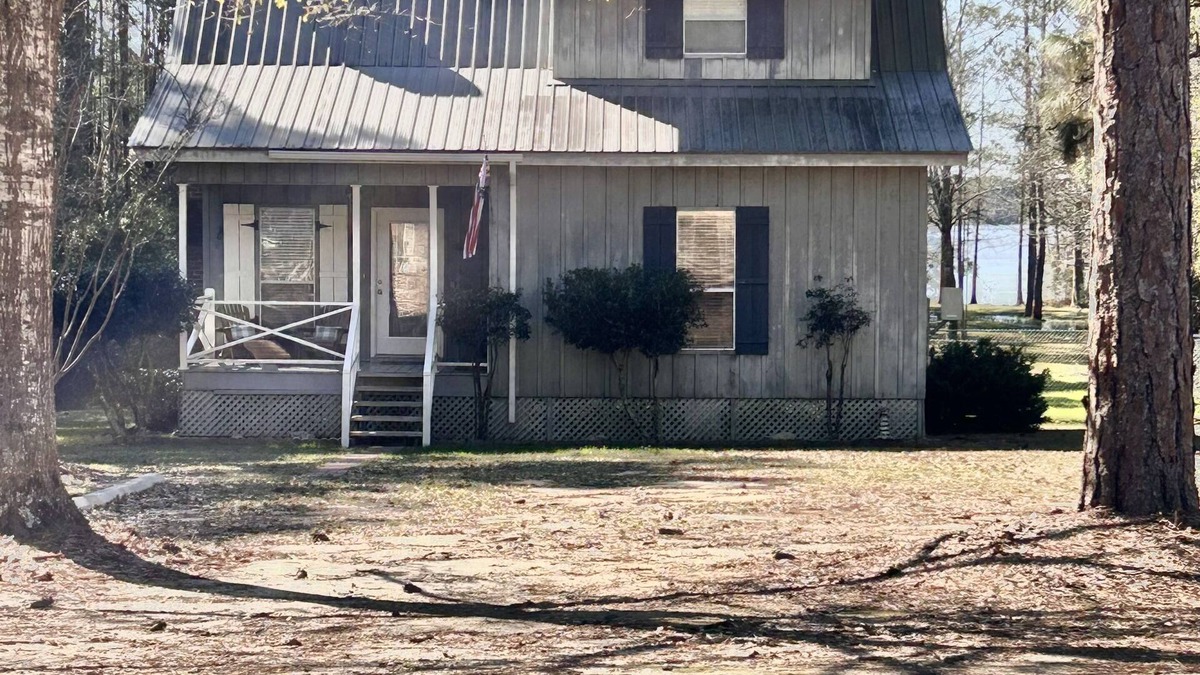 McNeill House | Bass Ranch, just behind Bird Island. The perfect spot for Great Bass Fishing !