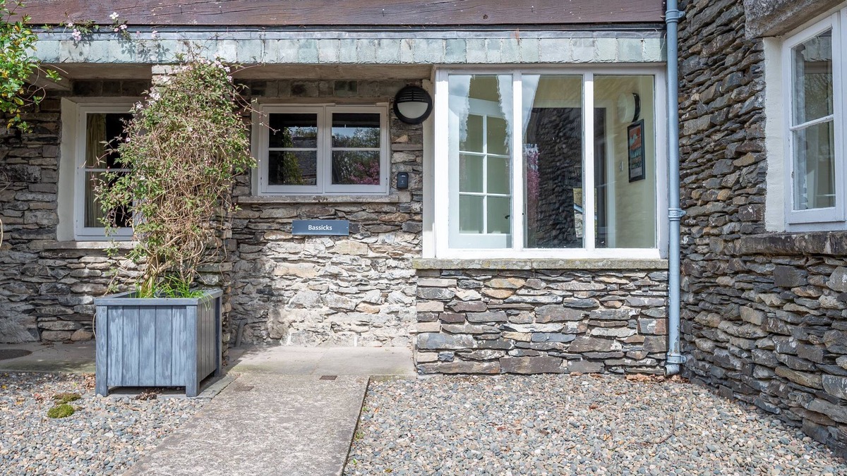 Graythwaite Apartment | Bassicks - sleeps 8 guests in 4 bedrooms