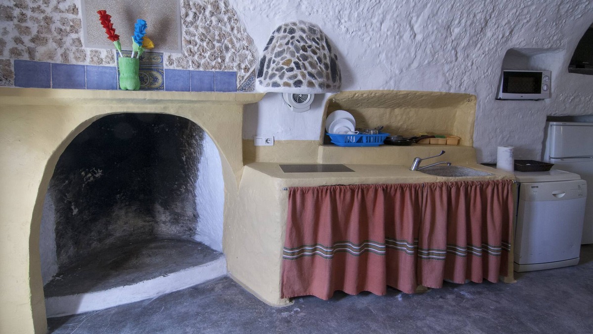 Baza House | BASTI CAVE 5