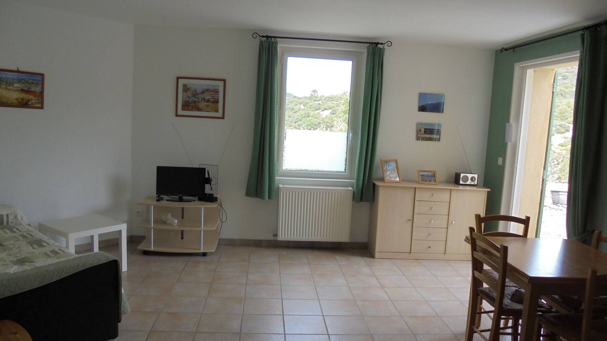 Mollans-sur-Ouveze Apartment | Bastidon for rent facing Mont Ventoux, shared swimming pool