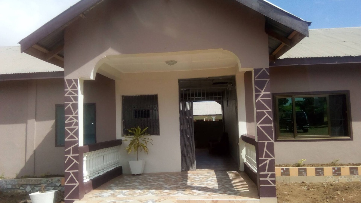 Sunyani Bed & Breakfast | Batavia Lodge