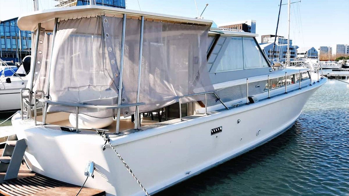 Bassins a Flot House | Bateau le New York, un logement sur le port de Bordeaux