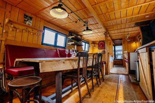 Saumur Boat Rental | BATEAU LE VENT DE TRAVERS