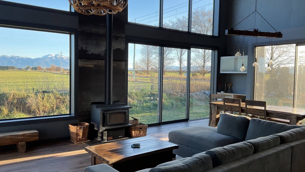 Methven House | Bathed in sunshine with stunning mountain views, relax in luxury after a ski.