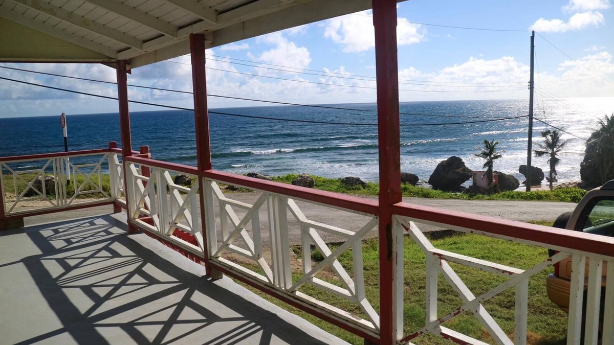 Hill Crest Cottage | Bathsheba, 4 Bedroom Oceanside Family Getaway. Walk to beach and Soup Bowl.