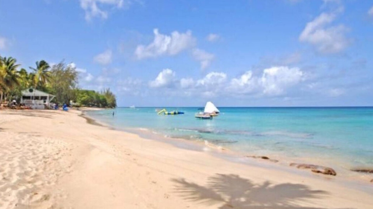 Little Battaleys House | Battaleys Mews, Villa Monkey Puzzle is 5 minute walk from the Beach