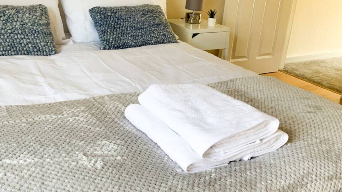 St. Mary's Park Apartment | Battersea Wharf is a stunning 3 bedroom townhouse in the heart of Battersea