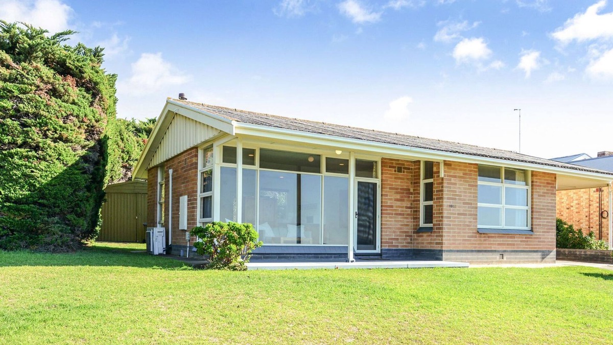 Encounter Bay House | Battye Cottage Beautiful Sea Views All Year Round