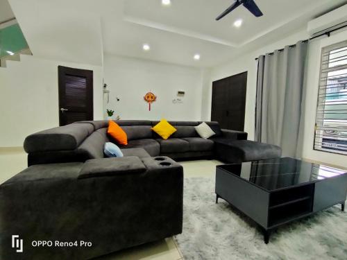 Batu Pahat House | Batu pahat Homestay Ngio