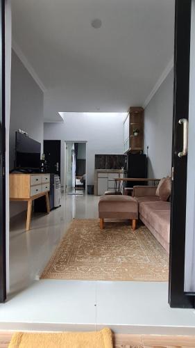 Ngemplak House | Baturiti Modern Guest House with private pool